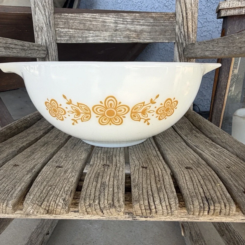 Vintage Pyrex BUTTERFLY GOLD 443 Cinderella Mixing Bowl 2.5 quart
